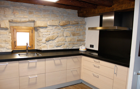 Rehabilitación de casa antigua en Ayesa para utilizarla como casa rural. Cocina